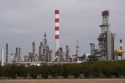 Σερβία: Οι Ρώσοι συζητούν με τους Ούγγρους για την πώληση της σερβικής πετρελαϊκής βιομηχανίας NIS