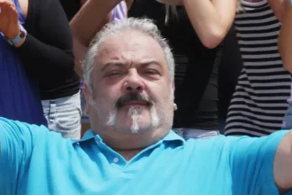 Στηβ Ντούζος: Παραμένει σε νοσοκομείο με κορονοϊό - «Είμαι σκύλος, δεν καταλαβαίνω τίποτα» λέει ο ηθοποιός