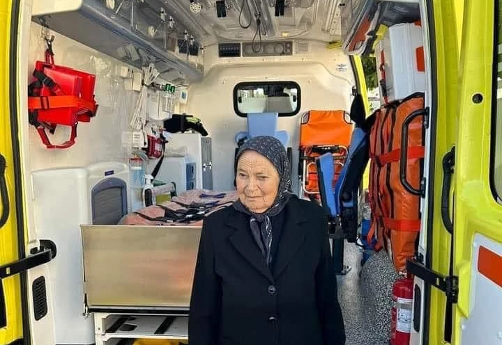 Θα τρίζουν τα κόκαλα της Αθηνάς Παπαχρήστου: Μήνες τώρα σε συνεργείο της Πάτρας το ασθενοφόρο - δωρεά της