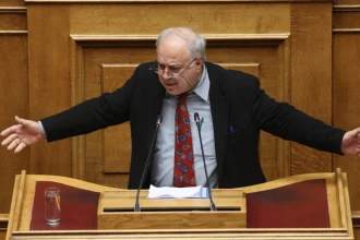 Παρασκευαΐδης κατά Ανδρουλάκη: Απειλή για την ενότητα οι αποφάσεις της κεντρικής διοίκησης του ΠΑΣΟΚ