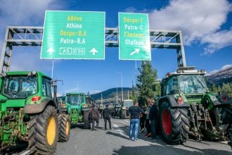 Ανυποχώρητοι οι αγρότες στα μπλόκα της Πάτρας και της Δυτικής Ελλάδας