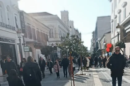 Πάτρα: Ανοιχτά σήμερα και αύριο τα καταστήματα – Πώς θα λειτουργήσουν έως την Πρωτοχρονιά