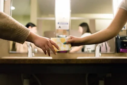 Πως ο εμμηνορροϊκός κύκλος αλλάζει τον εγκέφαλο των γυναικών