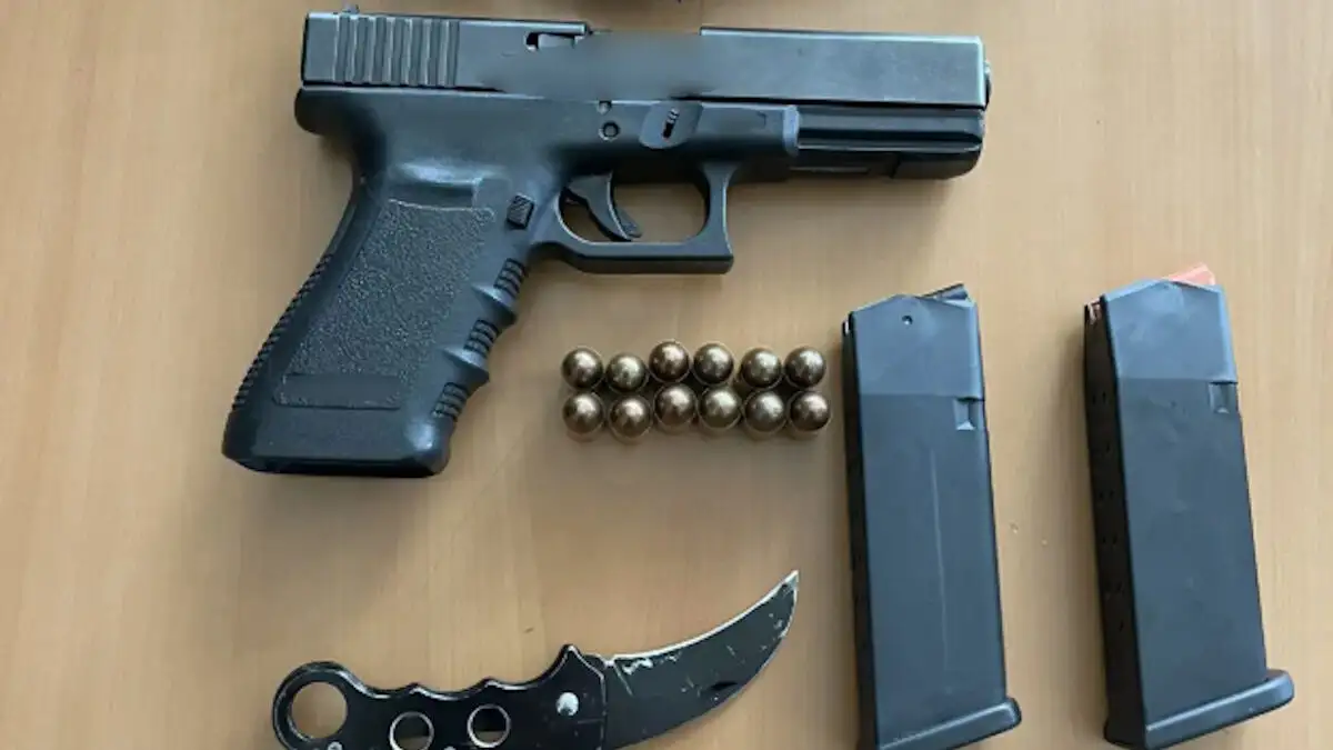 Πετράλωνα: 44χρονος κυκλοφορούσε με κάρτα αστυνομικού, πιστόλι και μαχαίρι