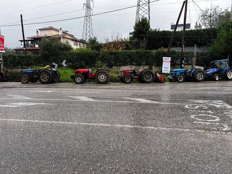 Aχαϊα: Έστισαν μπλόκο και στου “Κουρλαμπά” (ΦΩΤΟ)