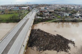Λάρισα: Παραμένει σε αυξημένη επιφυλακή ο δήμος για τη στάθμη των νερών στον Πηνειό