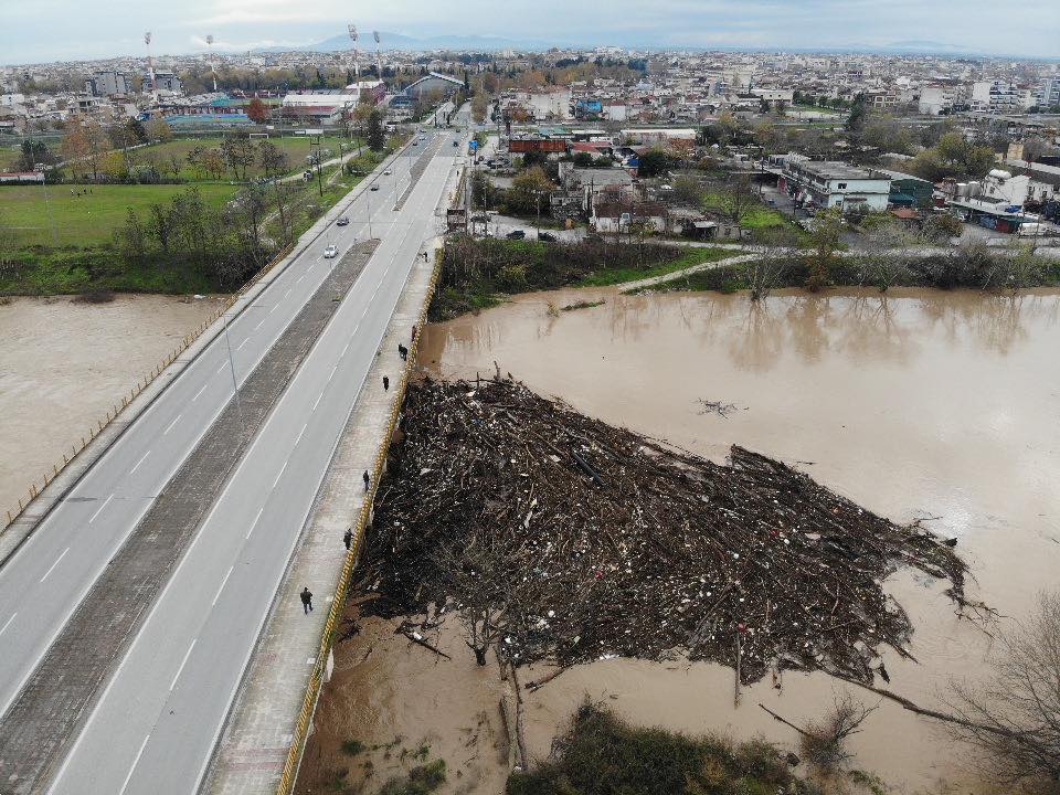 Λάρισα: Παραμένει σε αυξημένη επιφυλακή ο δήμος για τη στάθμη των νερών στον Πηνειό