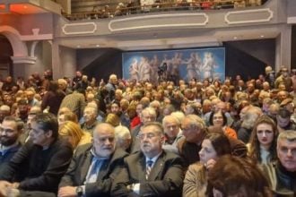 Ποιοι βρέθηκαν στο βιβλίο του Αλέξη Τσίπρα