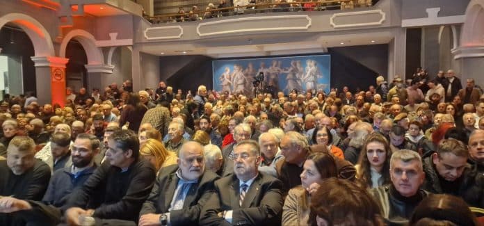 Ποιοι βρέθηκαν στο βιβλίο του Αλέξη Τσίπρα