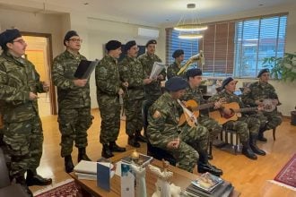 Χριστουγεννιάτικα κάλαντα στον Αντιπεριφερειάρχη Π.Ε. Αιτωλοακαρνανίας Θανάση Μαυρομμάτη