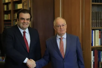 Κυριάκος Πιερρακάκης: Συγχαρητήρια και από τον Κωνσταντίνο Τασούλα για την εκλογή του στην προεδρία του Eurogroup