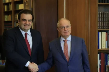 Κυριάκος Πιερρακάκης: Συγχαρητήρια και από τον Κωνσταντίνο Τασούλα για την εκλογή του στην προεδρία του Eurogroup