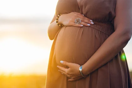 Στο μικροσκόπιο των επιστημόνων οι κίνδυνοι για εγκύους και βρέφη από την κλιματική αλλαγή