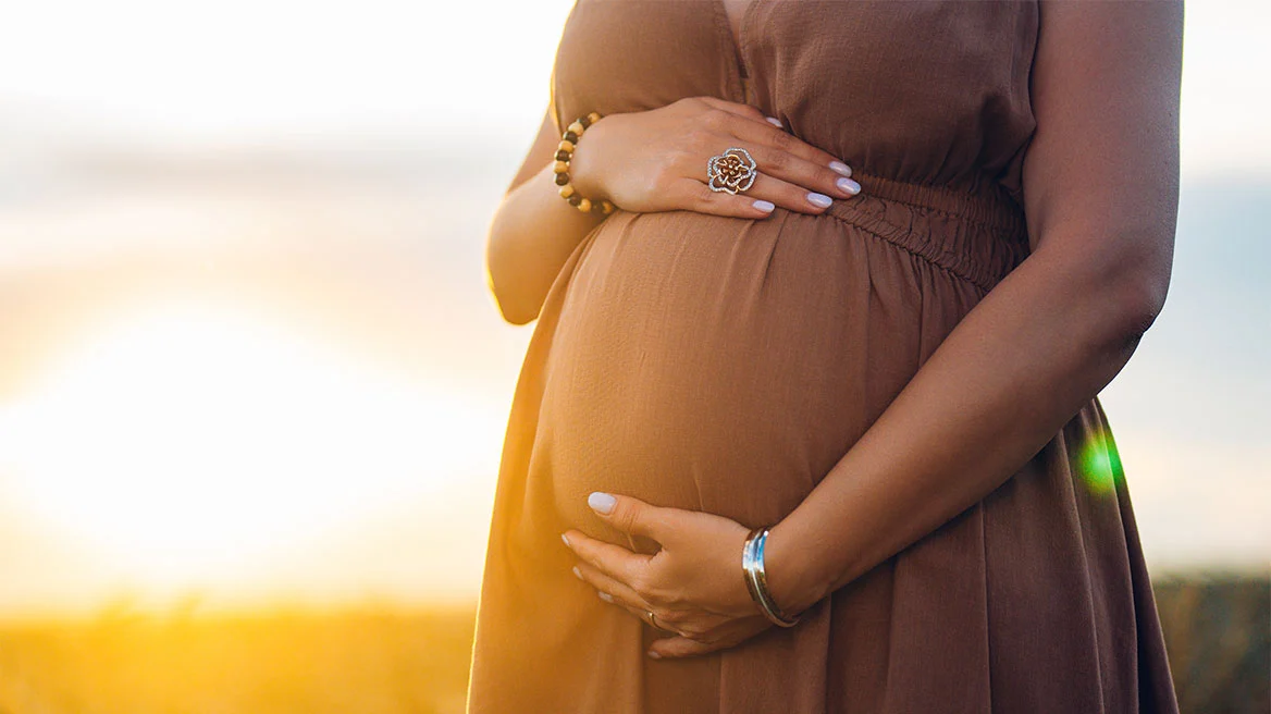 Στο μικροσκόπιο των επιστημόνων οι κίνδυνοι για εγκύους και βρέφη από την κλιματική αλλαγή