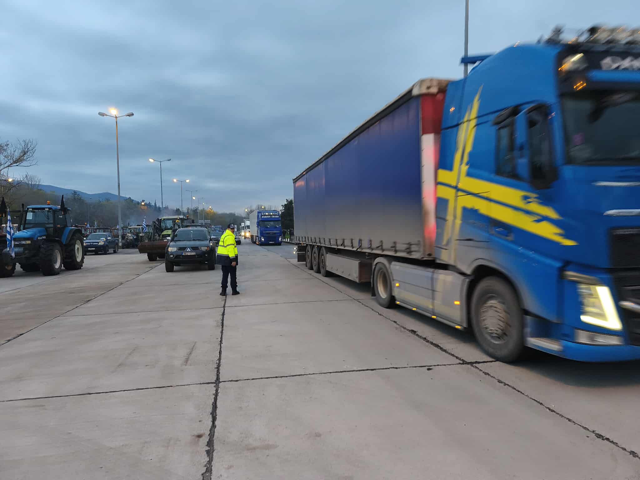 Αγρότες: Ανοιχτός ο Προμαχώνας για όλα τα οχήματα την Παραμονή και την ημέρα των Χριστουγέννων