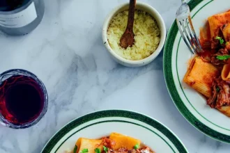 Μοσχαρίσιο ραγού με κόκκινο κρασί