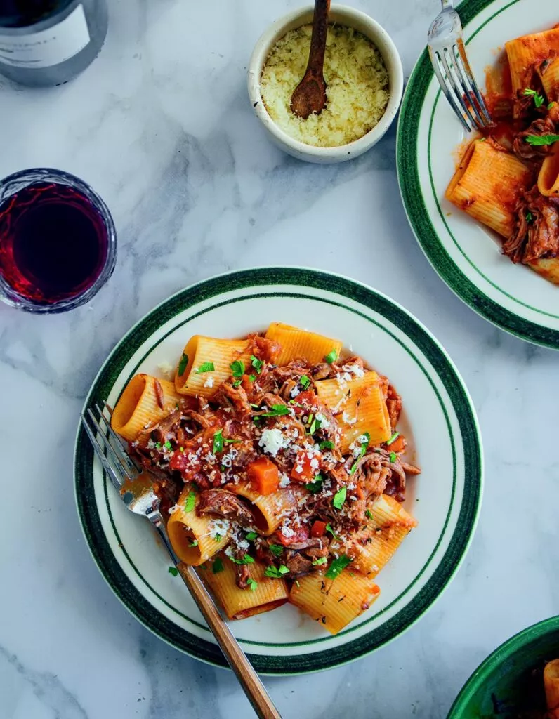 Μοσχαρίσιο ραγού με κόκκινο κρασί