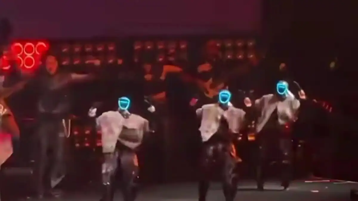 Κίνα: Viral βίντεο δείχνει ρομπότ να γίνονται χορευτές σε συναυλία – «Εντυπωσιακό» σχολίασε ο Έλον Μασκ