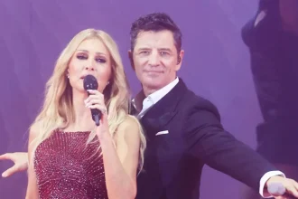 Σάκης Ρουβάς: Η στιγμή που σηκώνει τη Νατάσα Θεοδωρίδου στην πίστα και του σκίζεται το παντελόνι