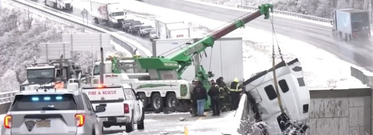 Σε «πολική δίνη» οι ΗΠΑ – Οι χιονοθύελλες προκαλούν ακραία ατυχήματα - Σοκαριστικό βίντεο