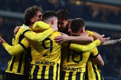 Στην κορυφή με ανατροπή η ΑΕΚ, 2-1 τον ΟΦΗ