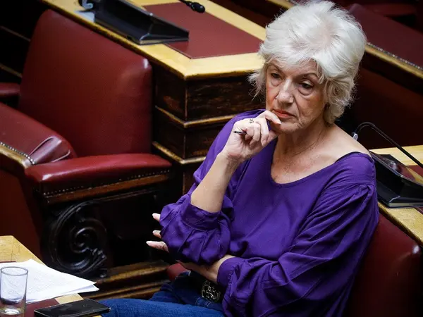 Σία Αναγνωστοπούλου: "Άμεση ανάγκη για έγκαιρη και τουλάχιστον διετή ανανέωση των συμβάσεων των επικουρικών εργαζομένων του Υπουργείου Υγείας"