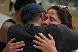 Σίδνεϊ: Εθνικό πένθος μετά την επίθεση με τους 16 νεκρούς – Πώς πατέρας και γιος σκόρπιζαν τον θάνατο επί 10 λεπτά ΒΙΝΤΕΟ