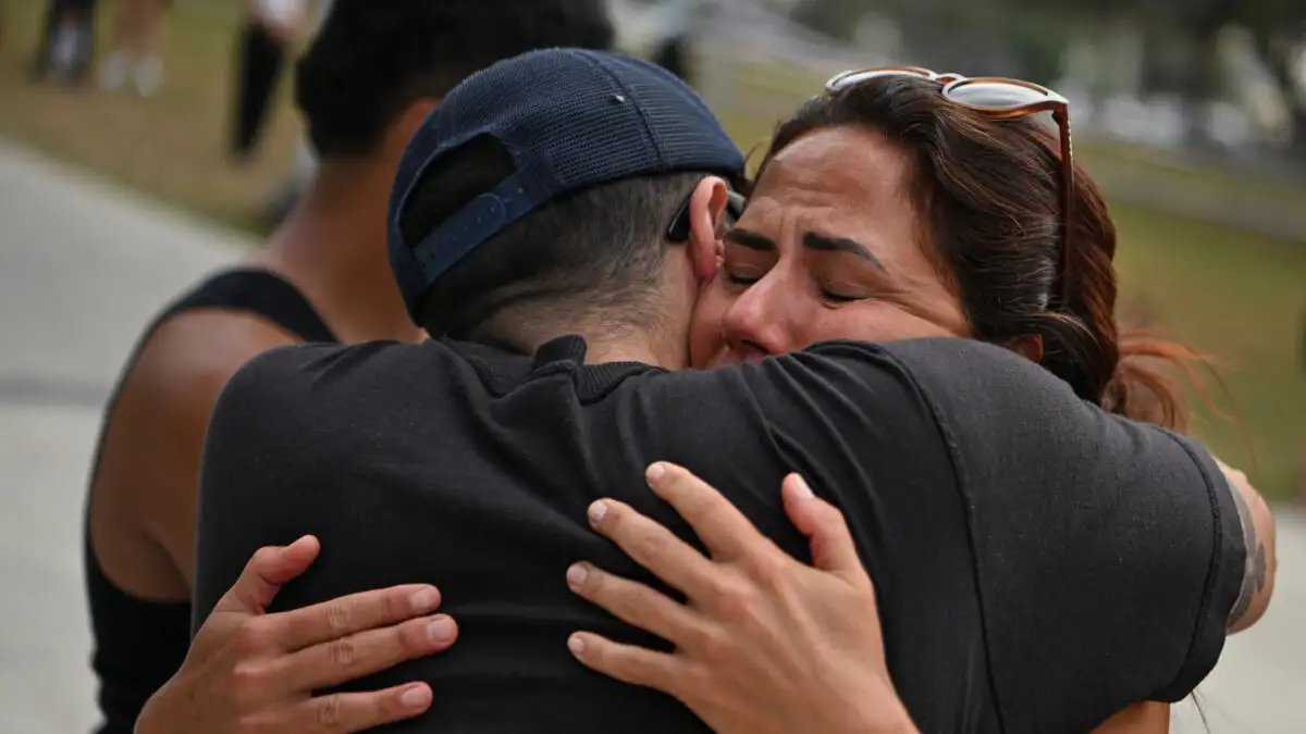 Σίδνεϊ: Εθνικό πένθος μετά την επίθεση με τους 16 νεκρούς – Πώς πατέρας και γιος σκόρπιζαν τον θάνατο επί 10 λεπτά ΒΙΝΤΕΟ