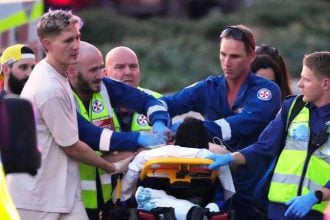 Επί 10 λεπτά πυροβολούσαν κατά του πλήθους στο Σίδνεϊ οι δύο ένοπλοι: Στους 16 οι νεκροί!