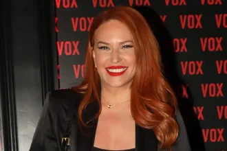 Σίσσυ Χρηστίδου: «Αγκάλιασα μία κυρία στο αεροδρόμιο που έκλαιγε γιατί έφευγε το παιδί της – Τρόμαξε γιατί δεν με ήξερε»