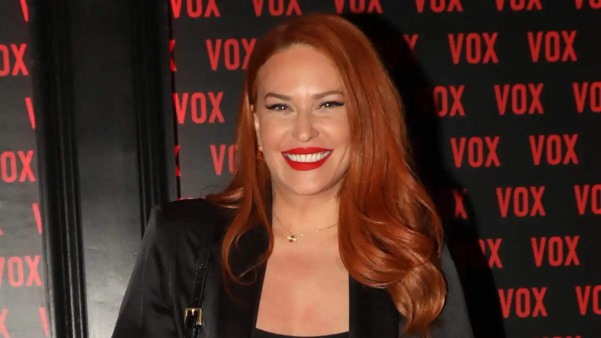 Σίσσυ Χρηστίδου: «Αγκάλιασα μία κυρία στο αεροδρόμιο που έκλαιγε γιατί έφευγε το παιδί της – Τρόμαξε γιατί δεν με ήξερε»