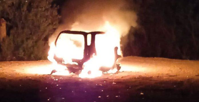 Πάτρα: Smart τυλίχθηκε στις φλόγες στη Λεύκα