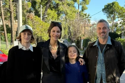 Η Σοφία Καρβέλα πέρασε τα Χριστούγεννα με τα παιδιά της και τον Θανάση Πανουργιά