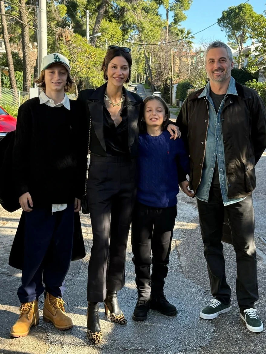 Η Σοφία Καρβέλα πέρασε τα Χριστούγεννα με τα παιδιά της και τον Θανάση Πανουργιά