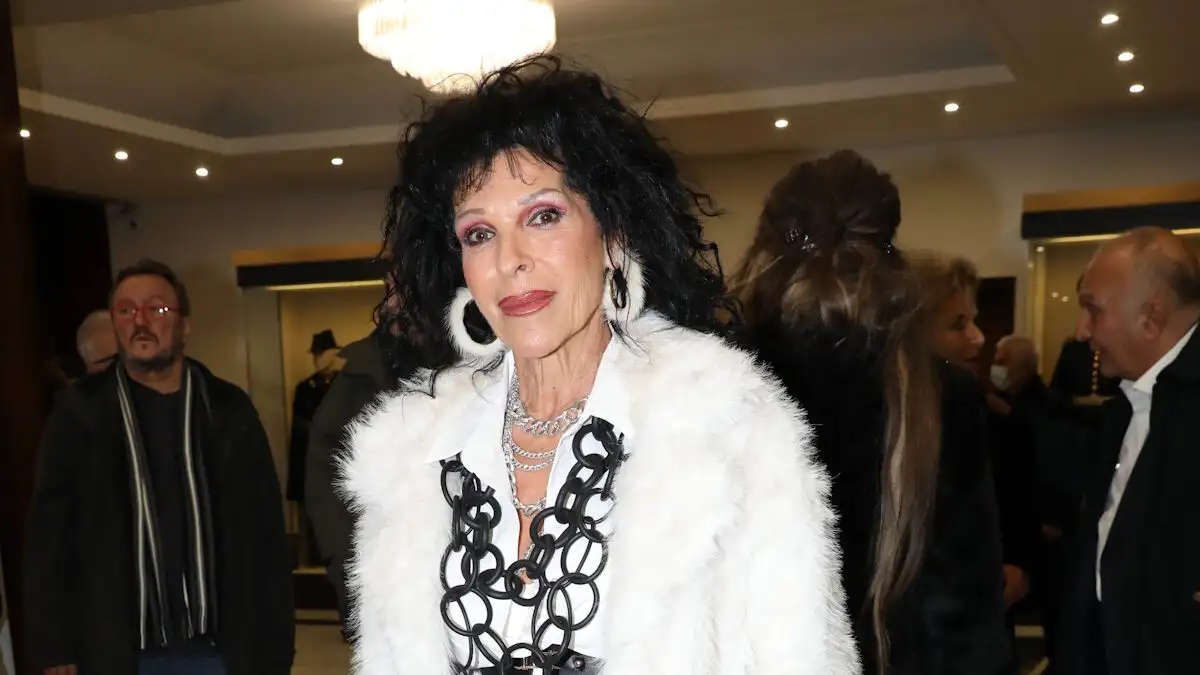 Σοφία Βόσσου: «Ο Βασίλης Καρράς δεν ήταν διασκεδαστής, ήταν ο καλλιτέχνης που άγγιξε την ψυχή όλου του κόσμου»