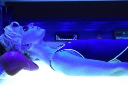 Τα σολάριουμ τριπλασιάζουν τον κίνδυνο μελανώματος και προκαλούν εκτεταμένες μεταλλάξεις στο DNA