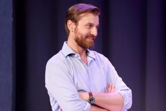 Σόλων Τσούνης για την επιστροφή της σειράς «Το Σόι σου»: Ανταγωνίζεσαι τον ίδιο σου τον εαυτό σου