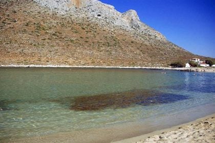 Ελεύθερος με περιοριστικούς όρους ο Επίσκοπος παραχώρηση μοναστηριακής έκτασης