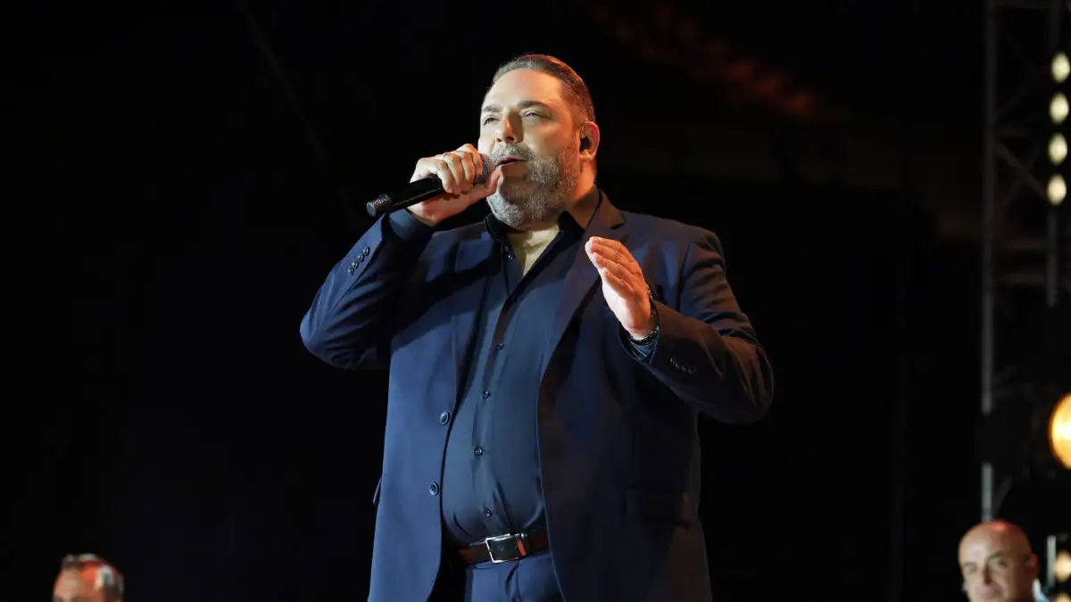 Στέλιος Διονυσίου: «Πριν φύγει από τη ζωή ο πατέρας μου με ανέβασε στην σκηνή να τραγουδήσουμε και είδα πως δάκρυσε»