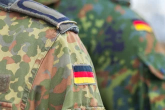 Η γερμανική κυβέρνηση καταδικάζει τα περιστατικά βίας και εξτρεμισμού στους κόλπους μονάδας αλεξιπτωτιστών