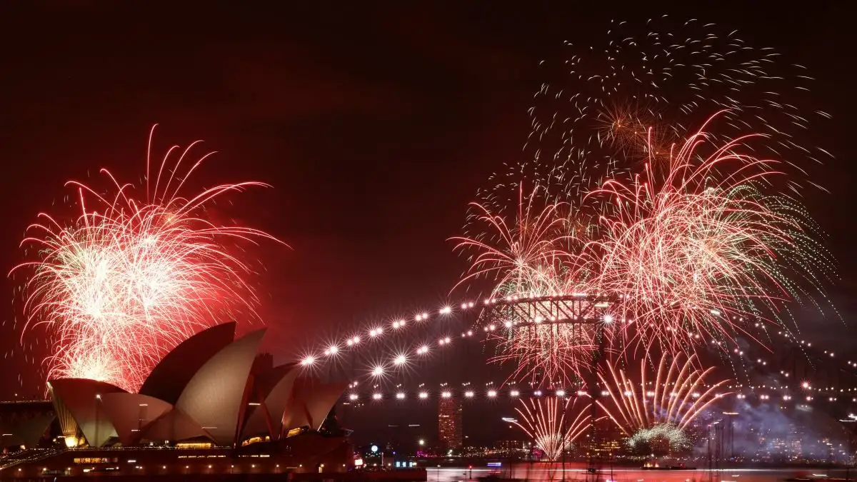 Ο πλανήτης υποδέχεται το 2026 - BINTEO