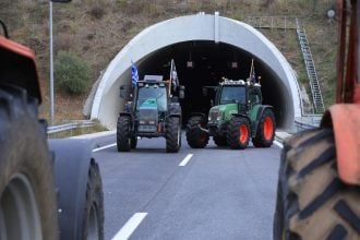 Αγρότες: Άνοιξαν οι σήραγγες των Τεμπών