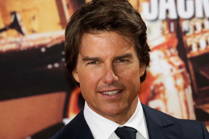 Ο Τομ Κρουζ χορεύει με ένα… φτυάρι στη νέα ταινία του – Οι πρώτες εικόνες