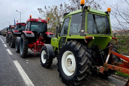 Χριστούγεννα στα μπλόκα κάνουν οι αγρότες - Ομαλή η κυκλοφορία σε Περιμετρική Πατρών, Ολυμπία και Ιόνια Οδό