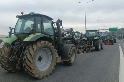 Παραμένουν στα μπλόκα οι αγρότες της Αχαΐας: Άνοιγμα ενός ρεύματος κυκλοφορίας ενόψει εορτών στην Περιμετρική της Πάτρας