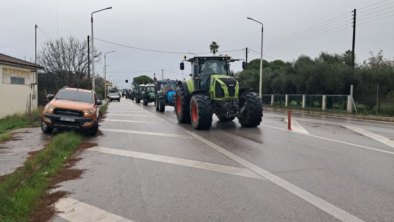 Αγρότες Ηλείας: Κλειστός ο κόμβος Πύργου – Συνεχίζουν τα μπλόκα μέχρι την ικανοποίηση των αιτημάτων τους
