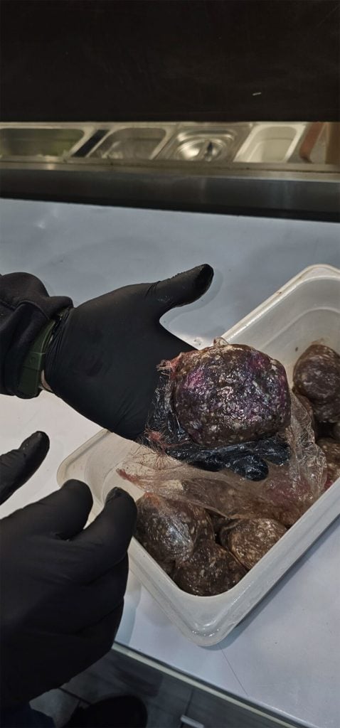 Περιφέρεια Αττικής: Κατασχέθηκαν 12 τόνοι ακατάλληλων προϊόντων - ΦΩΤΟ