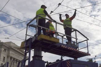 Τέλος εποχής για τα τρόλεϊ στην Αττική: Ξηλώνουν τα καλώδια στον Πειραιά