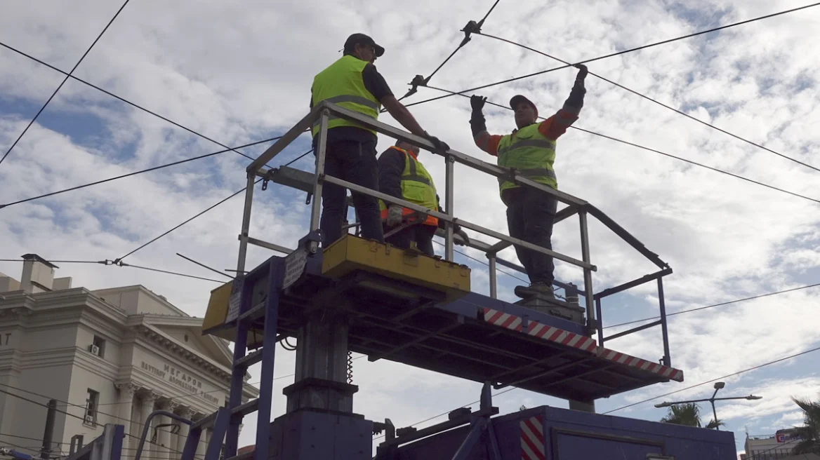 Τέλος εποχής για τα τρόλεϊ στην Αττική: Ξηλώνουν τα καλώδια στον Πειραιά