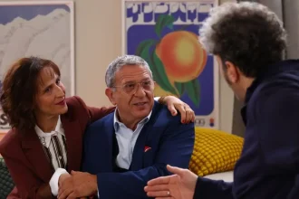 Τρομεροί γονείς: H Λουκία αναγγέλλει στην οικογένεια ότι παντρεύεται με τον Χάρη